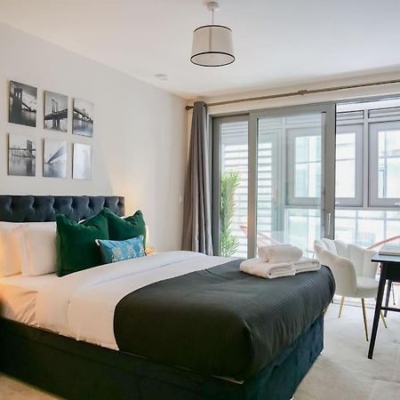 Stylish Urban Sanctuary With Parking Apartment London Exterior photo