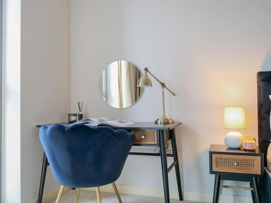 Stylish Urban Sanctuary With Parking Apartment London Exterior photo