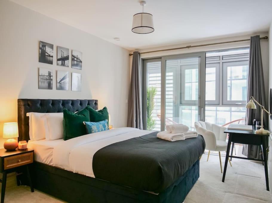 Stylish Urban Sanctuary With Parking Apartment London Exterior photo
