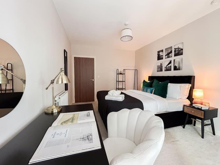 Stylish Urban Sanctuary With Parking Apartment London Exterior photo