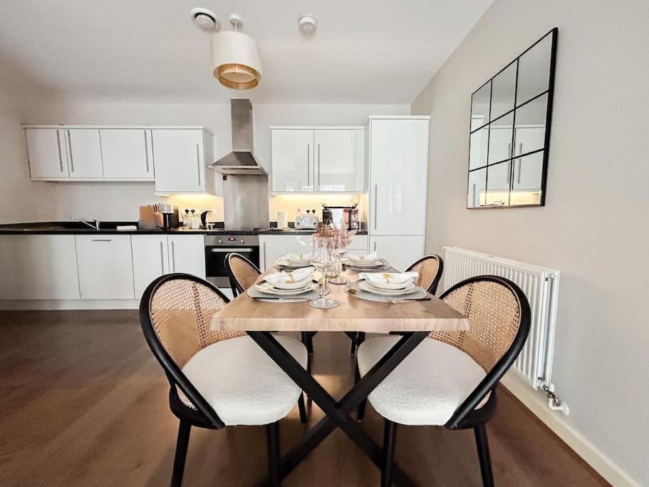 Stylish Urban Sanctuary With Parking Apartment London Exterior photo