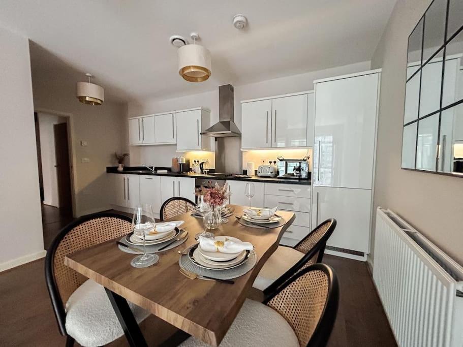 Stylish Urban Sanctuary With Parking Apartment London Exterior photo