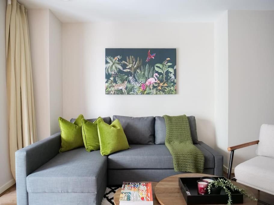 Stylish Urban Sanctuary With Parking Apartment London Exterior photo
