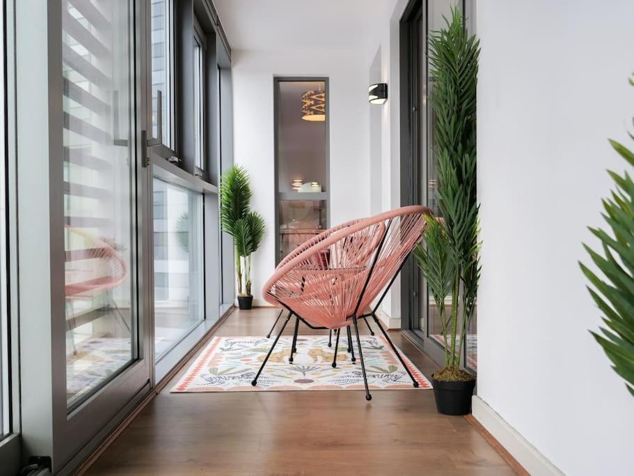 Stylish Urban Sanctuary With Parking Apartment London Exterior photo