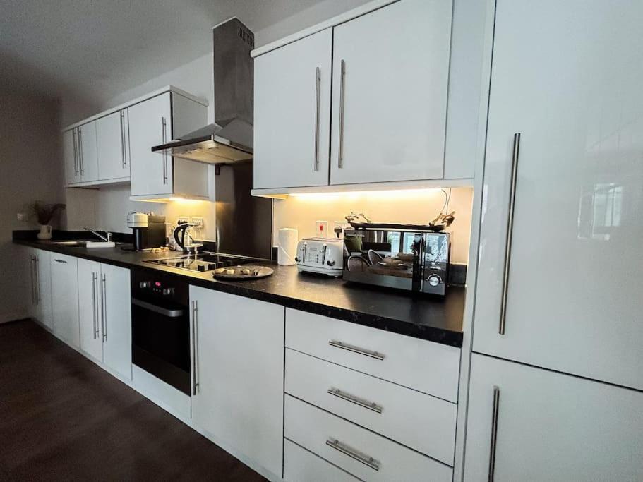 Stylish Urban Sanctuary With Parking Apartment London Exterior photo