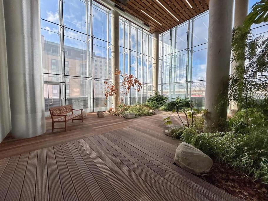 Stylish Urban Sanctuary With Parking Apartment London Exterior photo