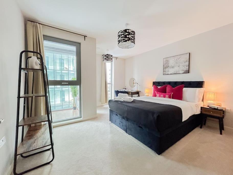 Stylish Urban Sanctuary With Parking Apartment London Exterior photo