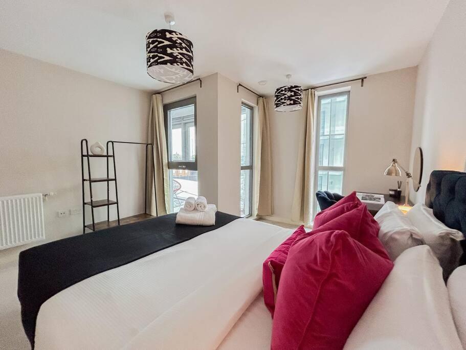 Stylish Urban Sanctuary With Parking Apartment London Exterior photo
